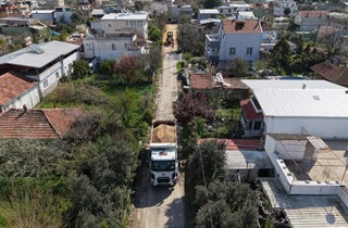 Gemlik Belediyesi’nden Kumsaz 505-506 No’lu Sokak’ta Zemin İyileştirme Çalışması